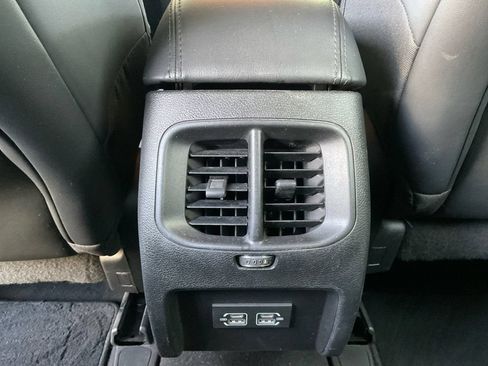 Used 2021 Jeep Cherokee Latitude Plus FWD image 23