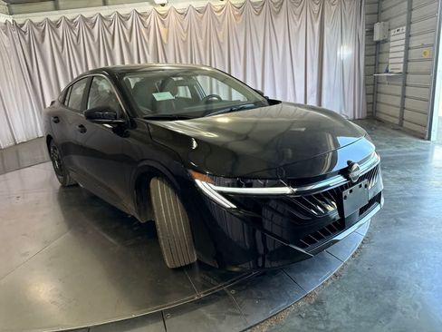 Used 2026 Nissan Sentra SR w/ Floor Mat Package FWD image 3