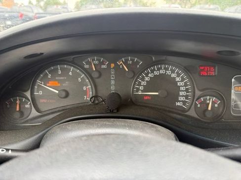 Used 2004 Pontiac Bonneville SE FWD image 16