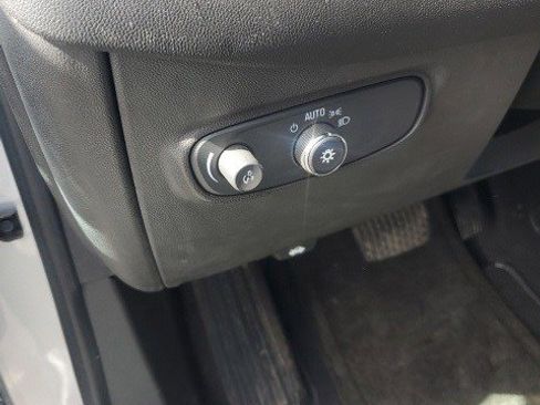 Used 2020 Chevrolet Equinox LT image 9