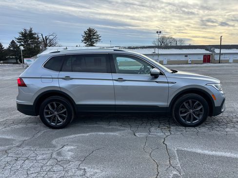 Used 2022 Volkswagen Tiguan SE image 6