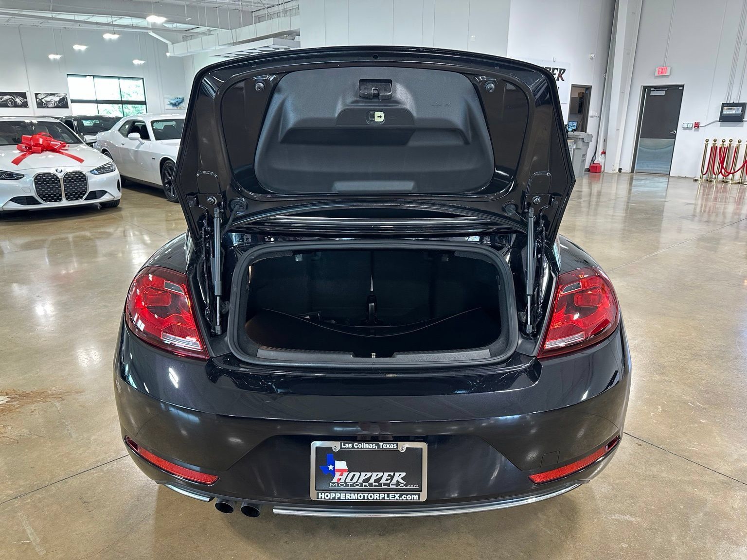 Used 2018 Volkswagen Beetle 2.0T SE FWD image 36