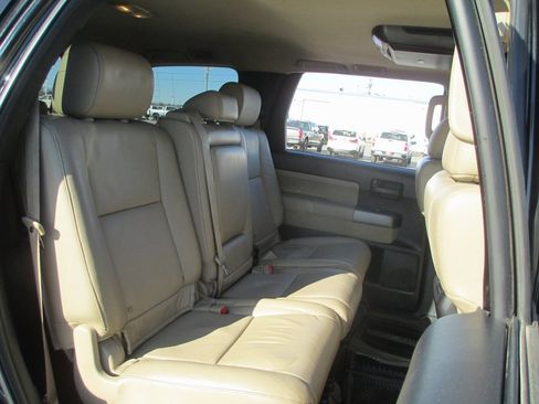 Used 2015 Toyota Sequoia SR5 image 20