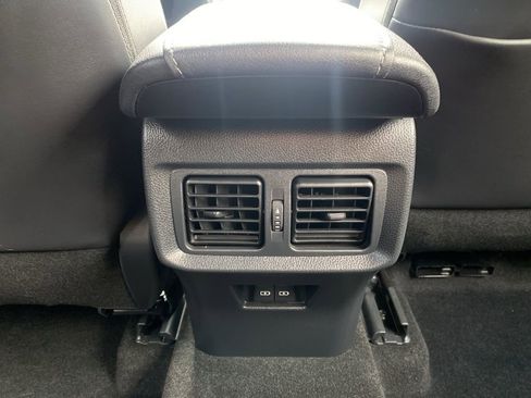 Used 2023 Toyota Venza Limited image 12