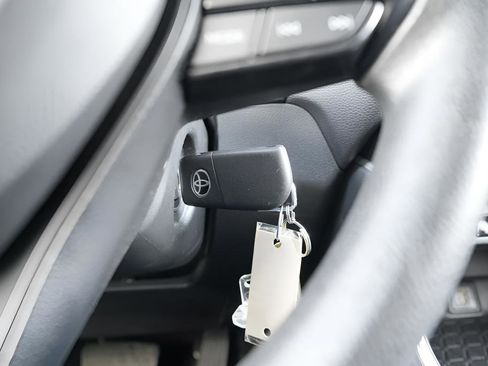 Used 2025 Toyota RAV4 LE AWD/4WD image 28