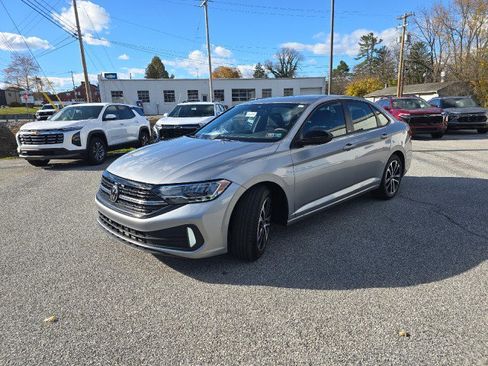 Used 2024 Volkswagen Jetta Sport image 6