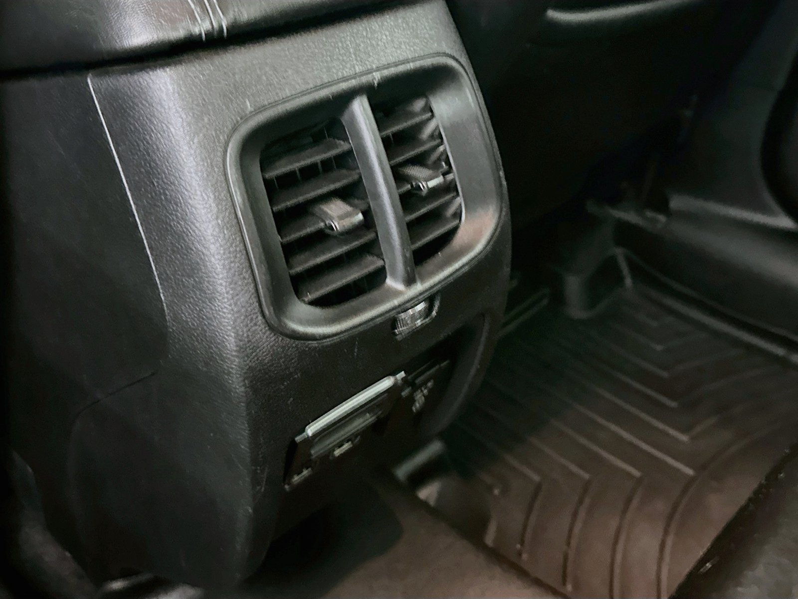 Used 2019 Jeep Cherokee Latitude Plus w/ Comfort/Convenience Group AWD/4WD image 24