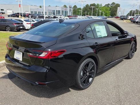 New 2026 Toyota Camry Hybrid FWD image 12