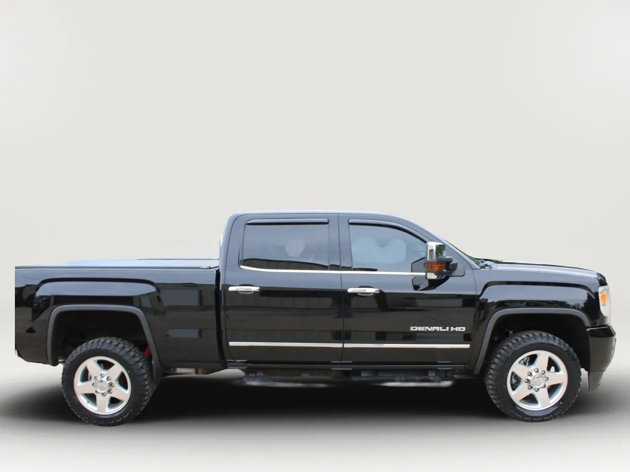 Used 2015 GMC Sierra 2500 Denali w/ Duramax Plus Package AWD/4WD image 12