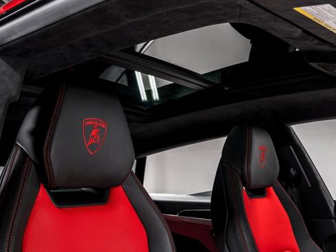 Used 2019 Lamborghini Urus image 44