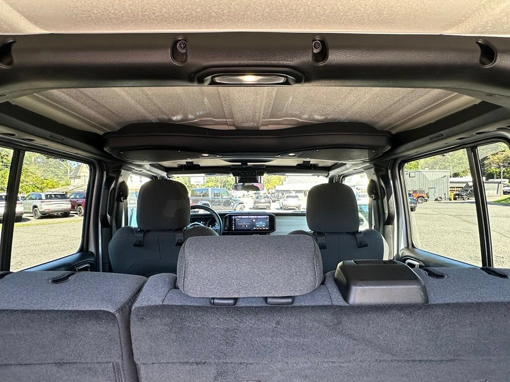 Used 2024 Jeep Wrangler Unlimited w/ Convenience Group AWD/4WD image 26