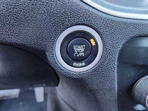 Used 2013 Dodge Charger SE image 30