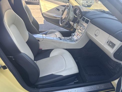 Used 2005 Chrysler Crossfire Limited image 23