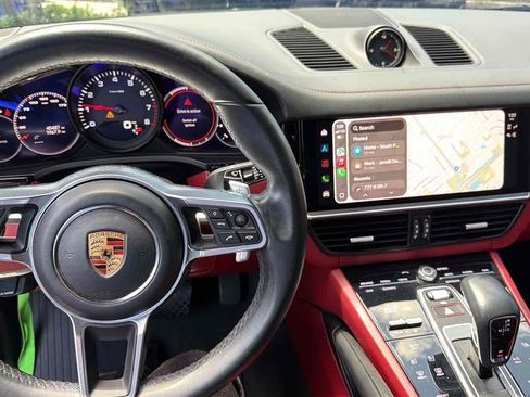 Used 2022 Porsche Cayenne image 4