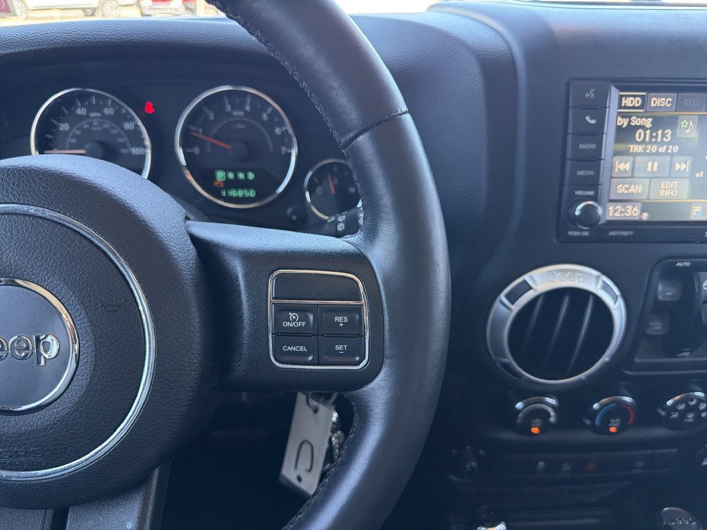 Used 2014 Jeep Wrangler Unlimited Sahara w/ Max Tow Package AWD/4WD image 26