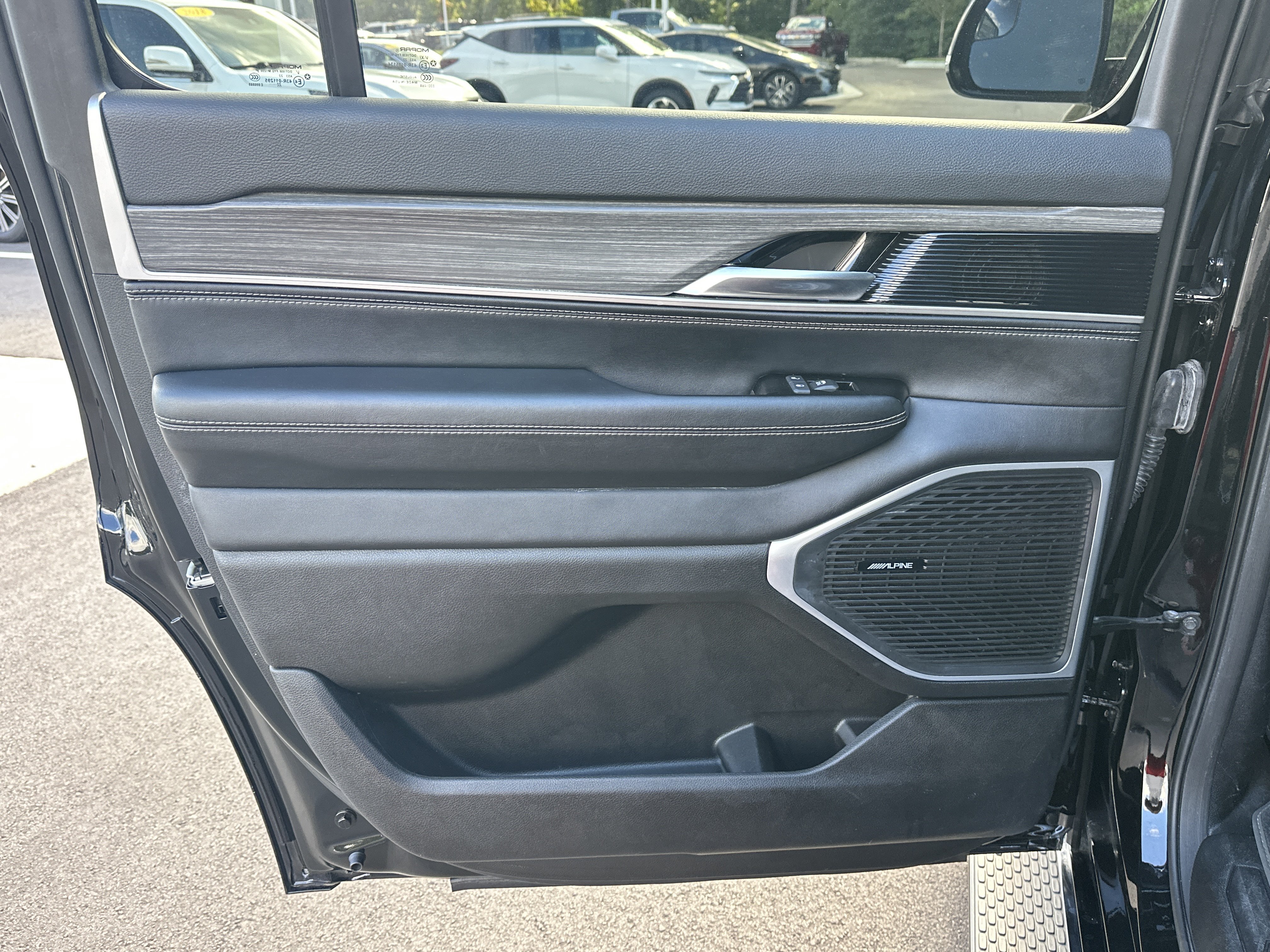 Used 2024 Jeep Wagoneer Series II RWD image 22