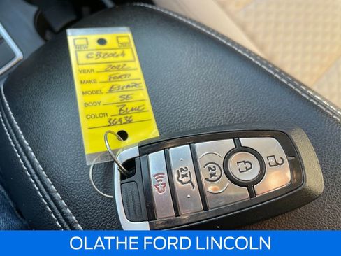 Used 2022 Ford Escape SE w/ SE Sport Appearance Package image 11