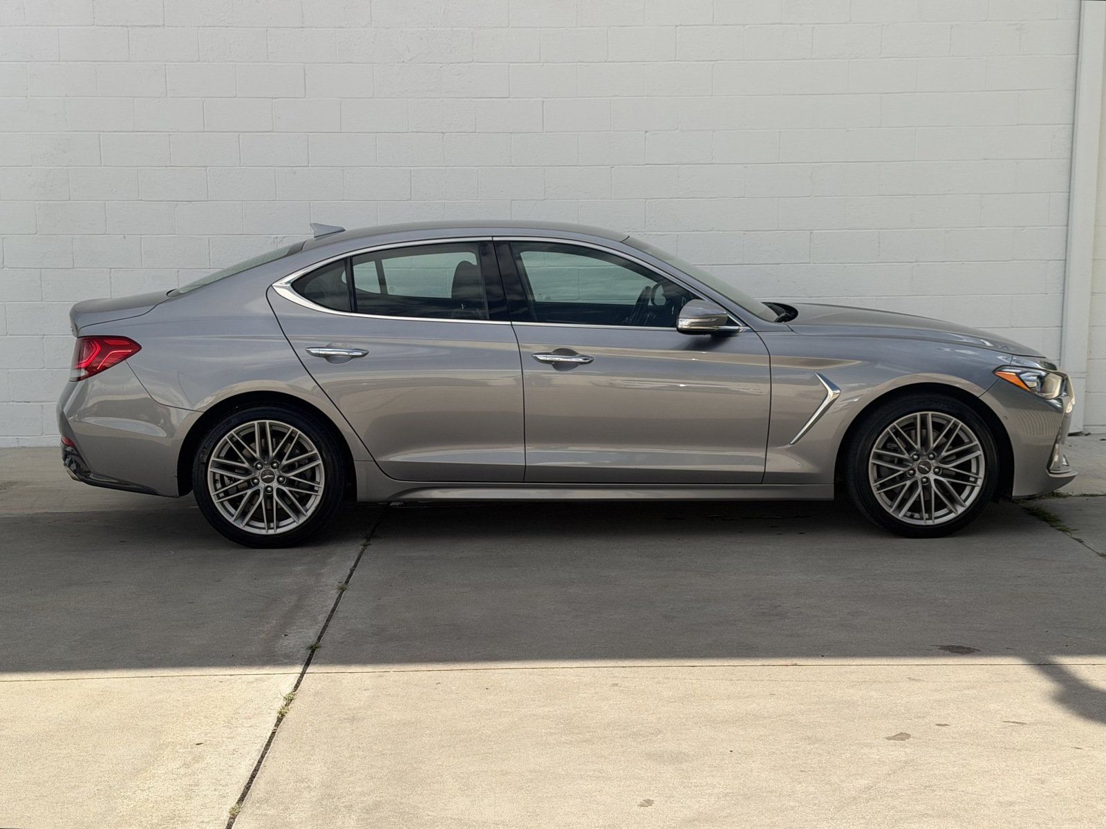 Used 2020 Genesis G70 2.0T RWD image 4