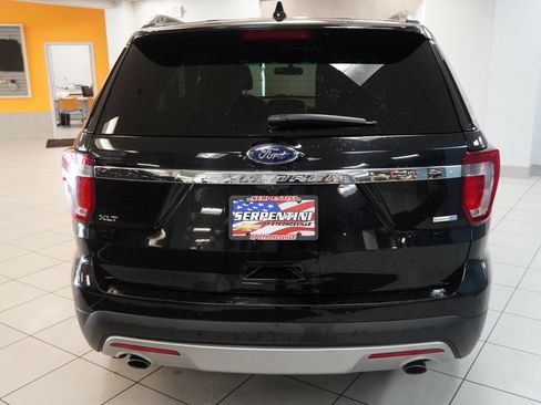 Used 2017 Ford Explorer XLT w/ Equipment Group 202A AWD/4WD image 11