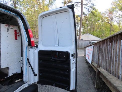 Used 2016 GMC Savana 2500 RWD image 10