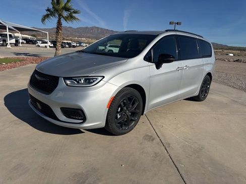 New 2026 Chrysler Pacifica Select w/ S Appearance Package image 1