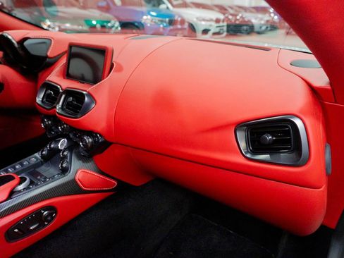 Used 2019 Aston Martin V8 Vantage Coupe image 33