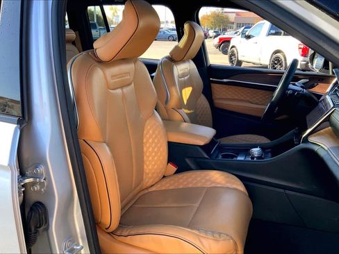 Used 2022 Jeep Grand Cherokee Summit w/ Luxury Tech Group V image 8