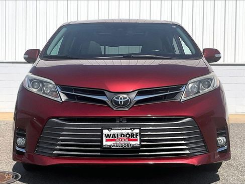 Used 2019 Toyota Sienna Limited Premium FWD image 3