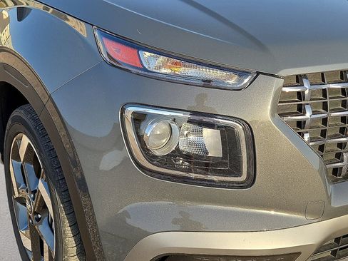 Used 2025 Hyundai Venue SEL FWD image 8