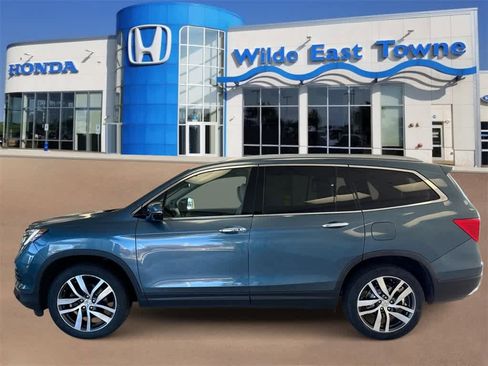 Certified 2017 Honda Pilot Touring image 5