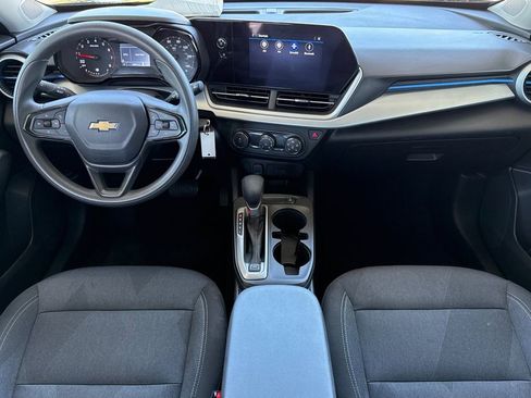 Used 2025 Chevrolet Trax LS FWD image 20