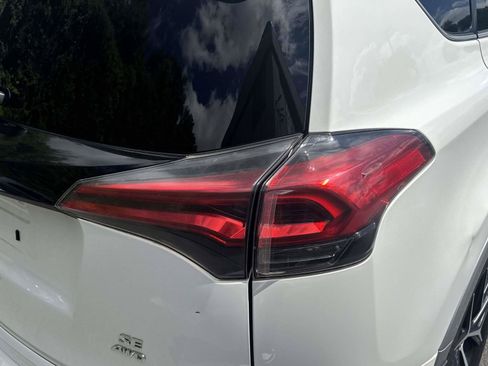 Used 2018 Toyota RAV4 SE w/ Power Extra Value Package AWD/4WD image 10