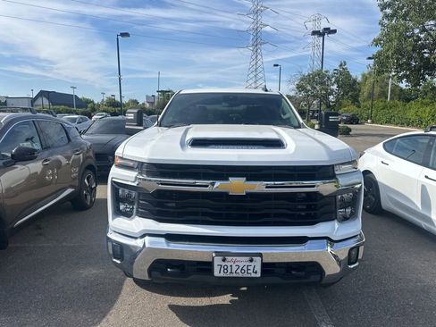 Used 2025 Chevrolet Silverado 2500 LT w/ Convenience Package AWD/4WD image 2
