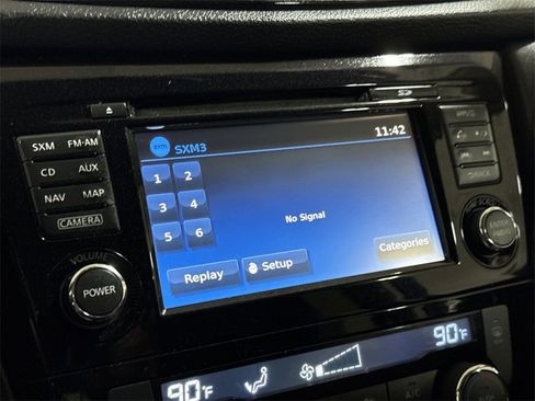 Used 2017 Nissan Rogue SV w/ SV Premium Package image 13