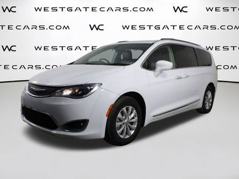 Used 2018 Chrysler Pacifica Touring-L image 1