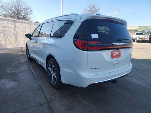 New 2026 Chrysler Pacifica Pinnacle image 24