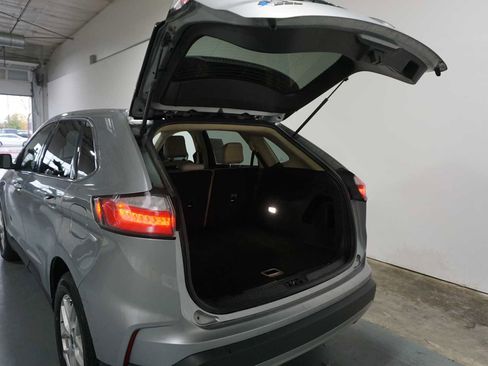 Used 2023 Ford Edge SEL image 4