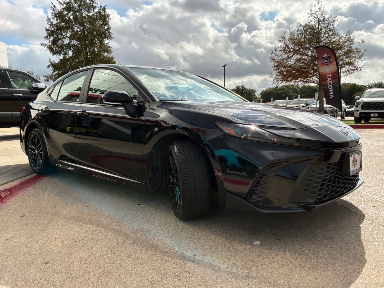 Used 2026 Toyota Camry SE FWD image 4