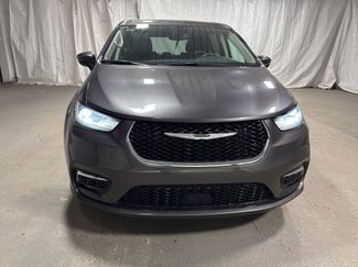 Used 2023 Chrysler Pacifica Touring-L video 2
