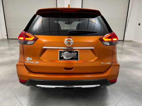 Used 2017 Nissan Rogue SL AWD/4WD image 6