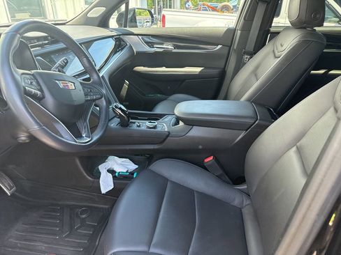 Used 2024 Cadillac XT6 Sport w/ Technology Package image 11