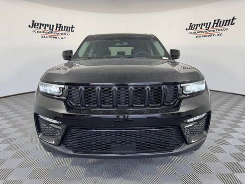 Used 2023 Jeep Grand Cherokee Limited w/ Black Appearance Package AWD/4WD image 5