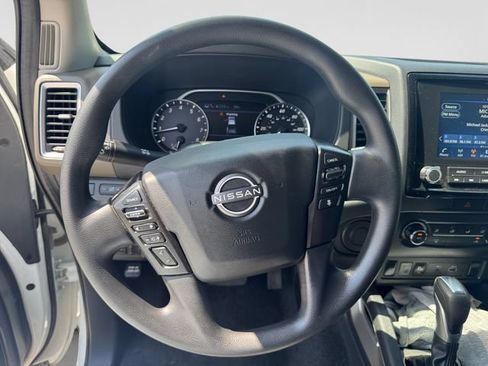 Used 2022 Nissan Frontier SV w/ Technology Package RWD image 13