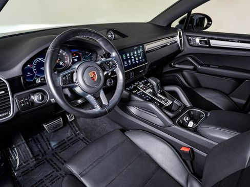 Certified 2023 Porsche Cayenne S AWD/4WD image 4