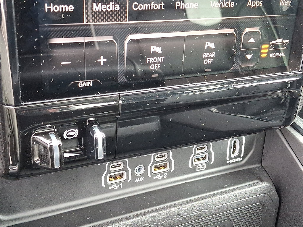 Used 2025 RAM 1500 Limited AWD/4WD image 19