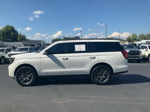 Used 2025 Ford Expedition Platinum w/ Stealth Performance Package AWD/4WD image 8
