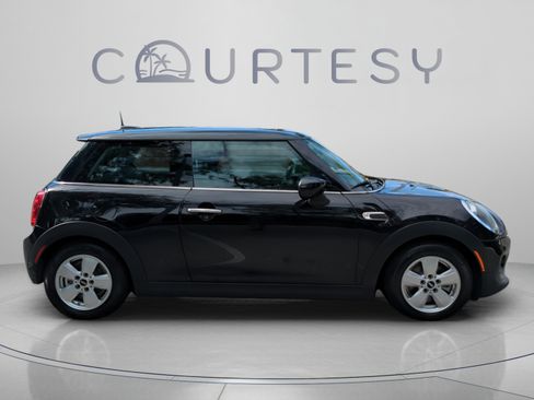 Used 2021 MINI Cooper 2-Door Hardtop FWD image 8