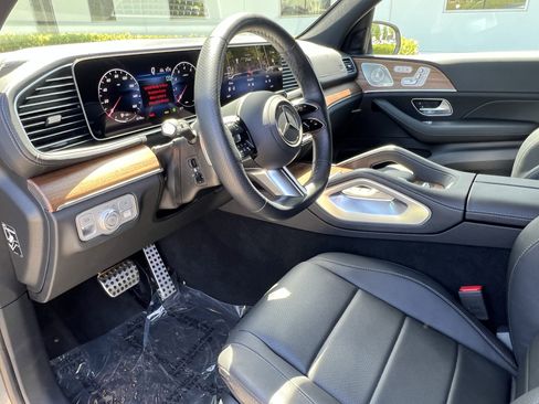 Certified 2025 Mercedes-Benz GLS 450 4MATIC image 17