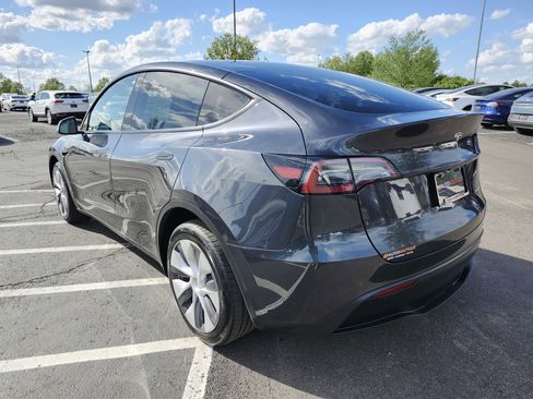 Used 2024 Tesla Model Y Long Range AWD/4WD image 14