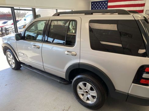 Used 2007 Ford Explorer XLT image 13